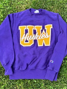 UW HUSKIES Champion Sweater Embroidered Logo Purple Crewneck with Yellow White